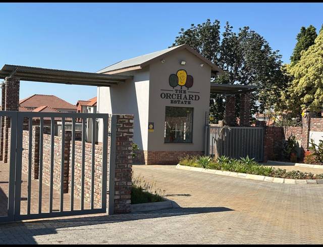 3 BEDROOM SECTIONAL TITLE FOR SALE IN WATERVAL EAST